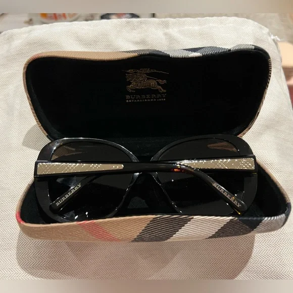 Burberry Vintage Black Sunglasses with Case Burberry Vintage Black Sunglasses with Case main image 4